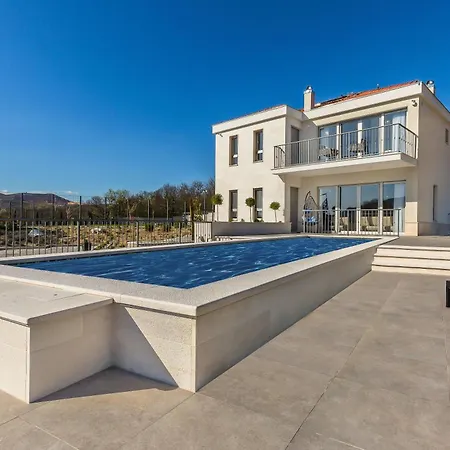 Holiday home In Mit Privatem Pool Dugopolje